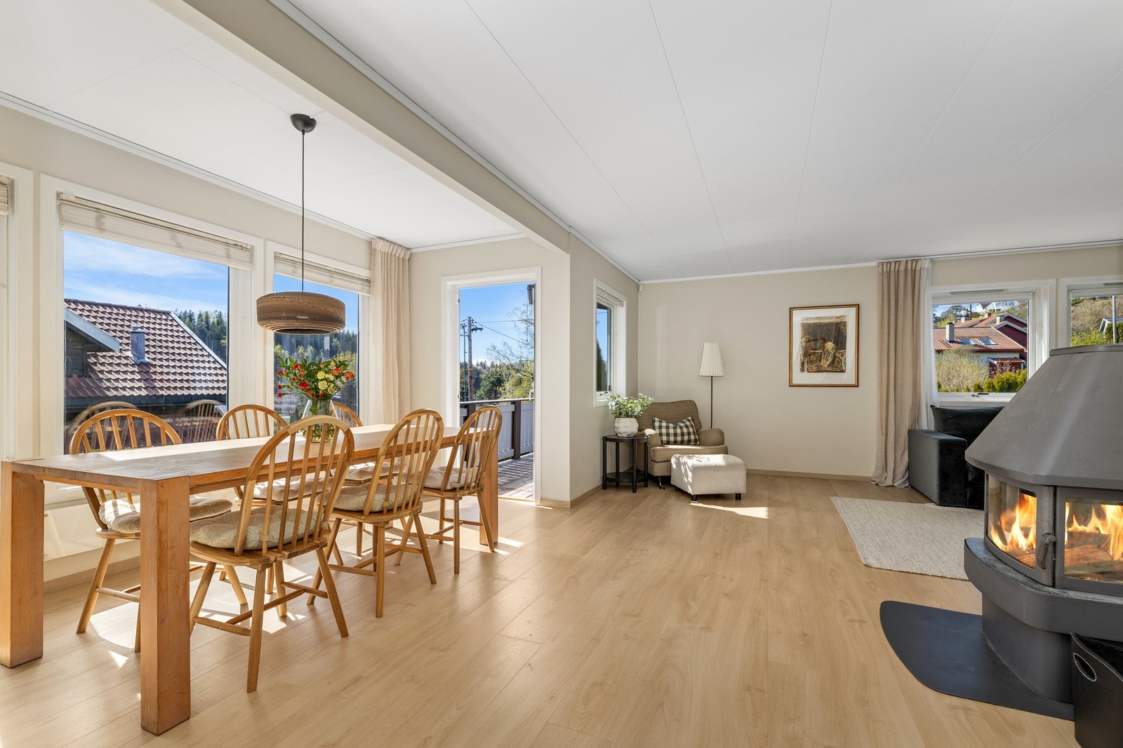 Stuen har plass for møblering i soner Galleribilde