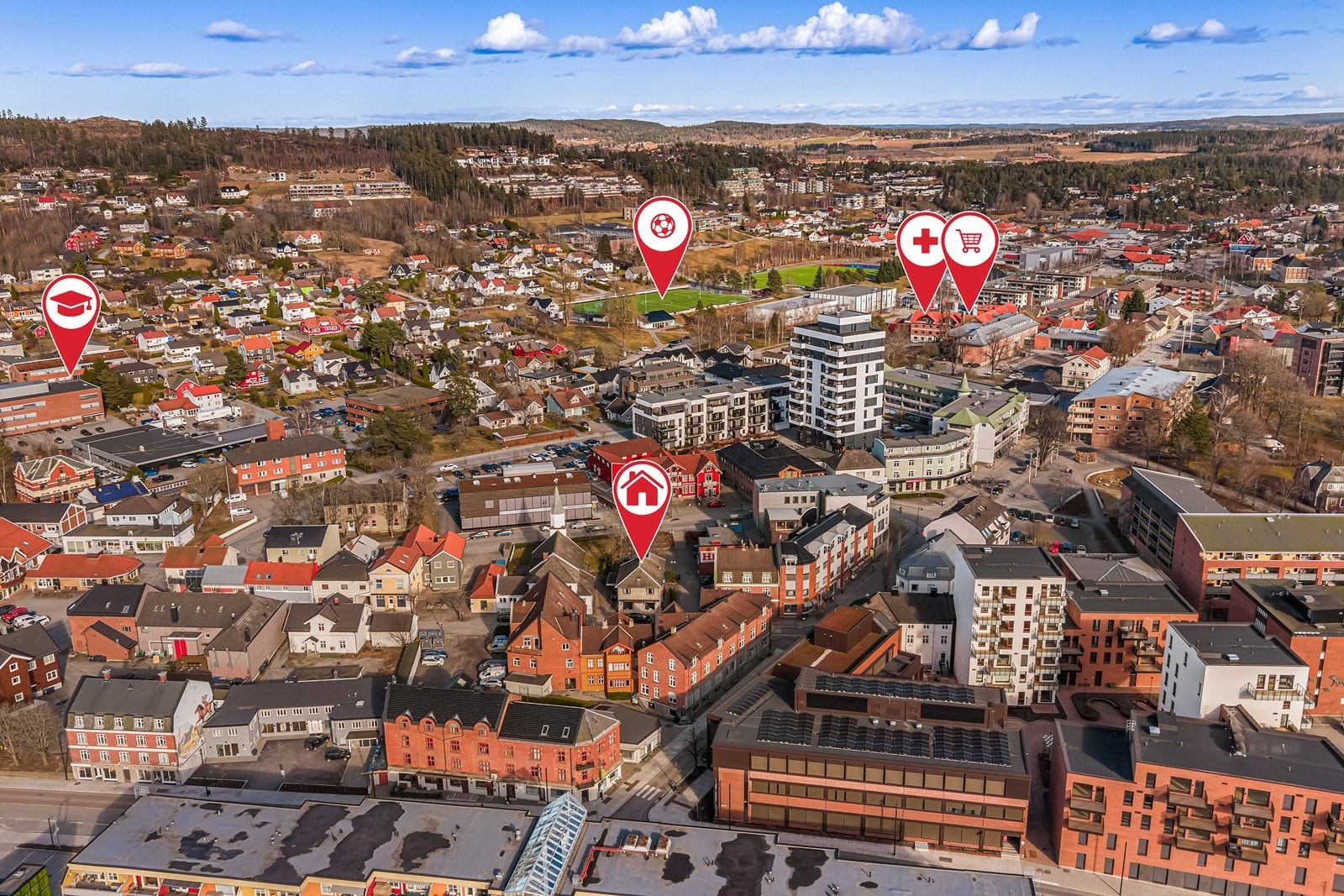 Eiendommen ligger sentralt i Mysen med nærhet til skoler, offentlig transport og servicetilbud. Galleribilde