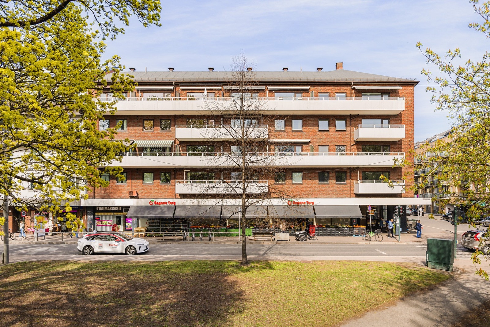 Her bor du med et rikt utvalg av hyggelige kaféer, spisesteder og små nisjebutikker rett utenfor døren! Galleribilde