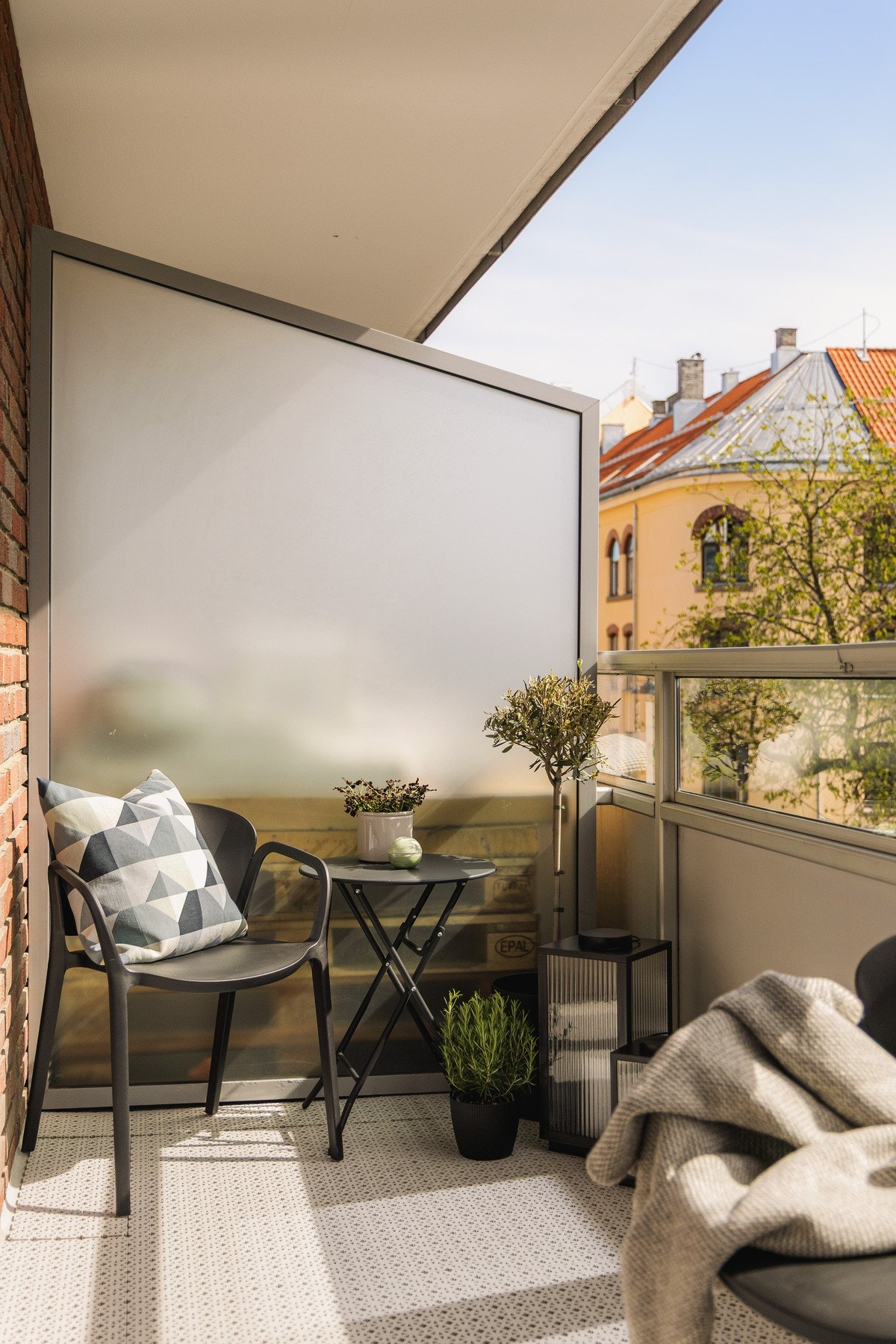 Her bor du med god plass, fine lysforhold og en planløsning som skiller seg ut. Galleribilde
