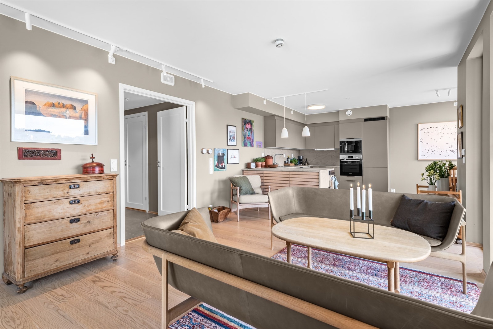 Selveierleilighet fra 2022 med moderne standard - flytt rett inn! Galleribilde