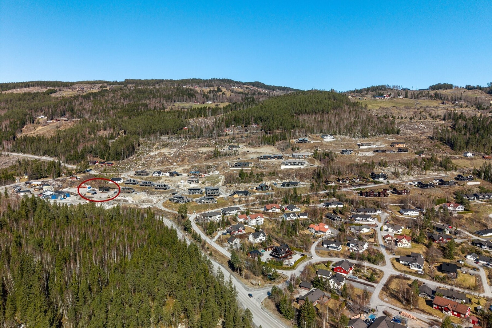 Boligen ligger et et ny etablert boligfelt. Galleribilde