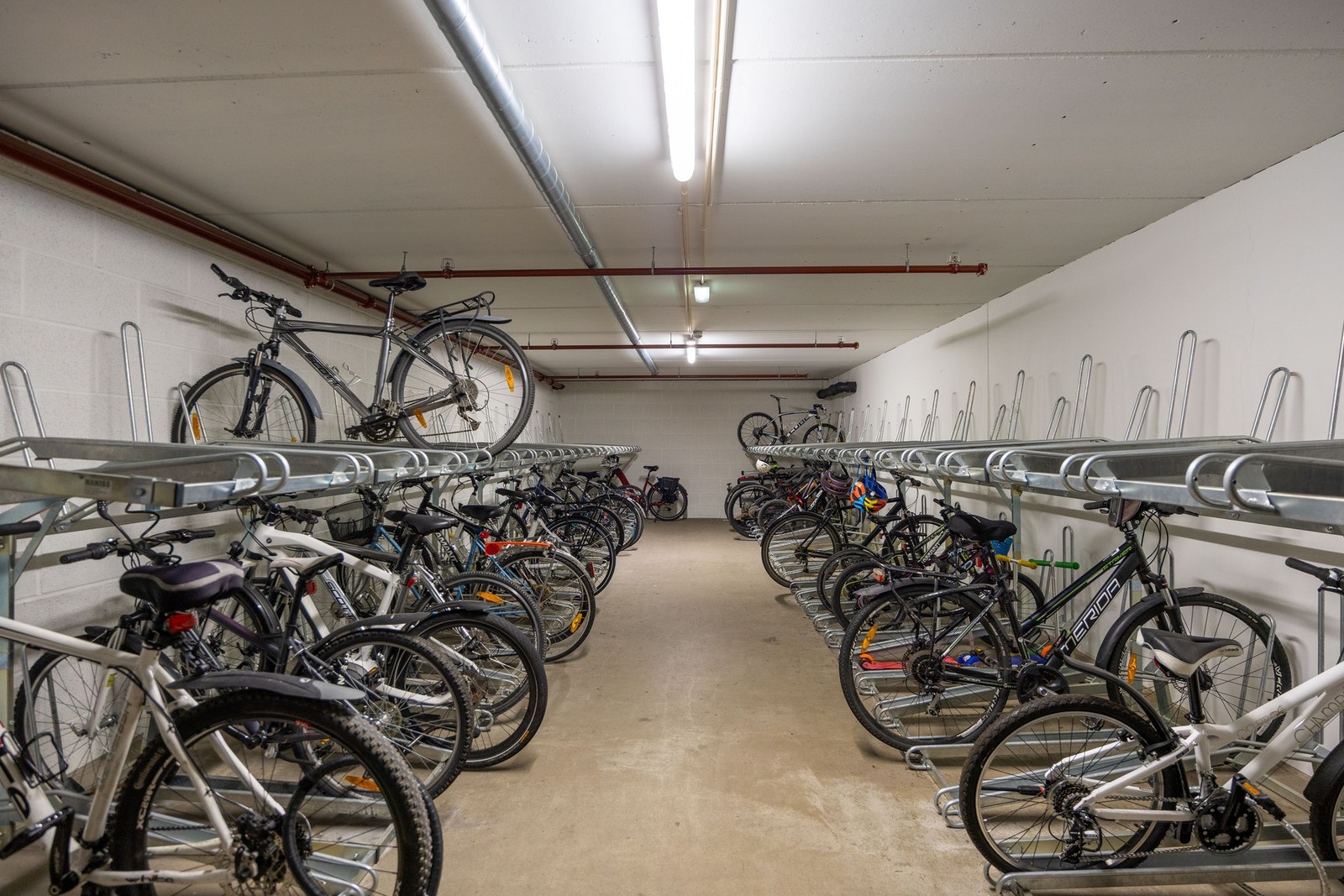 Felles sykkelparkering inkluderer også 4stk el-sykler som er disponible for alle beboere Galleribilde