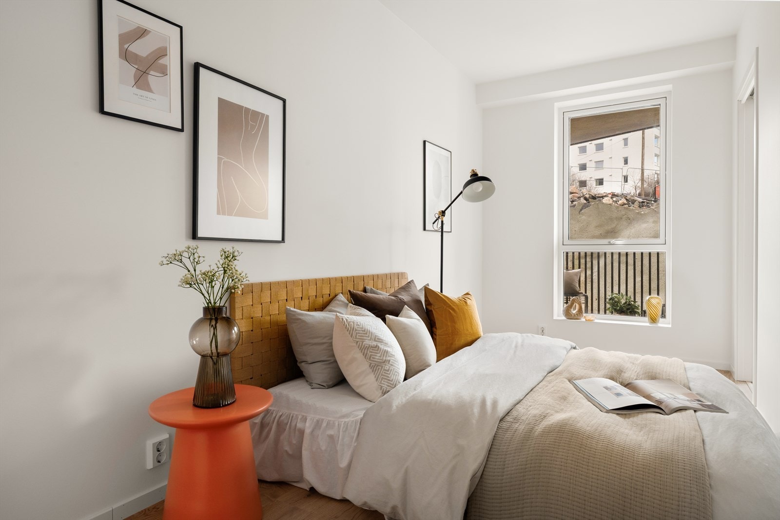 Leiligheten inneholder 2 soverom på ca 7,7 og 9,4 m² Galleribilde
