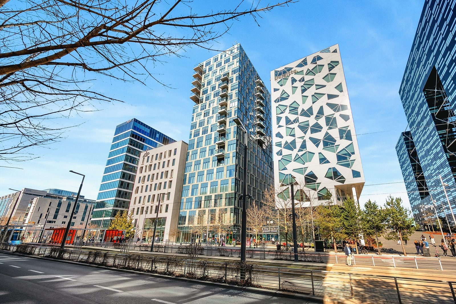 Barcode i Bjørvika har kort avstand til alt du trenger, i tillegg til å by på imponerende arkitektur og et stadig mer pulserende byliv. Galleribilde