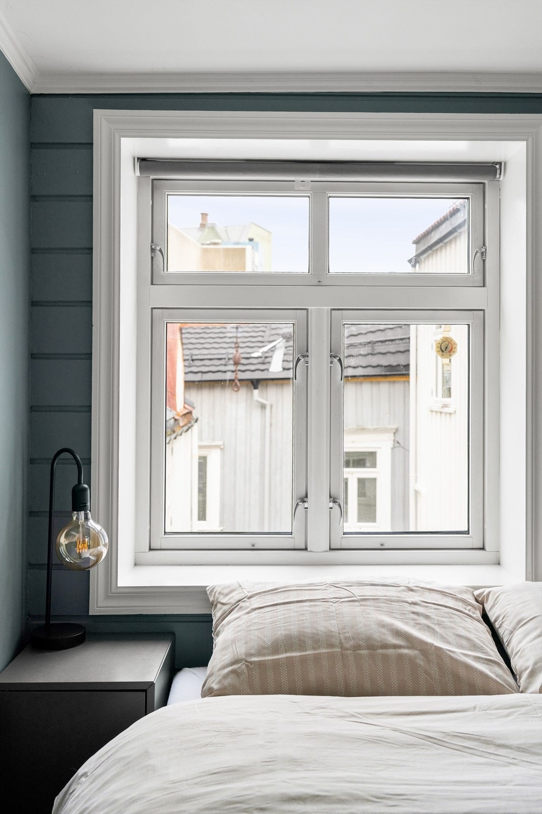 Begge soverommene vender inn mot stille bakgård. Galleribilde
