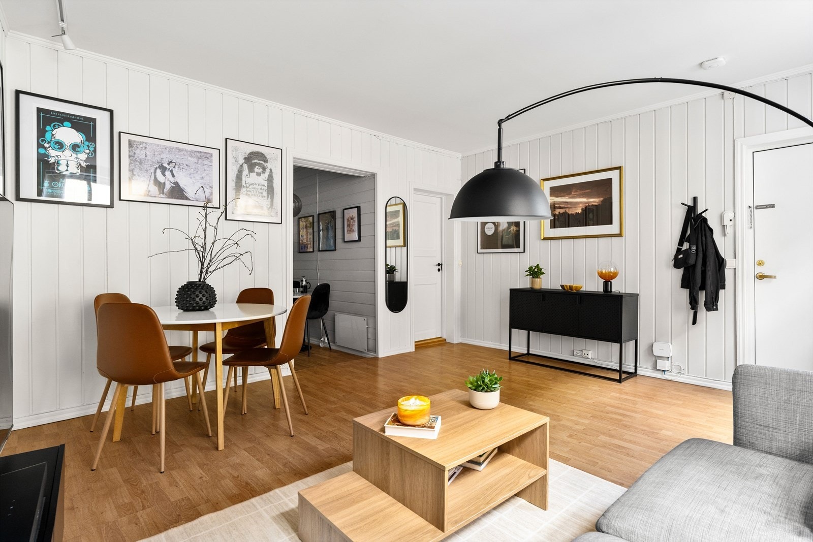 Stuen er målt til 19,4 kvm og har plass til en hyggelig spisesone. Galleribilde