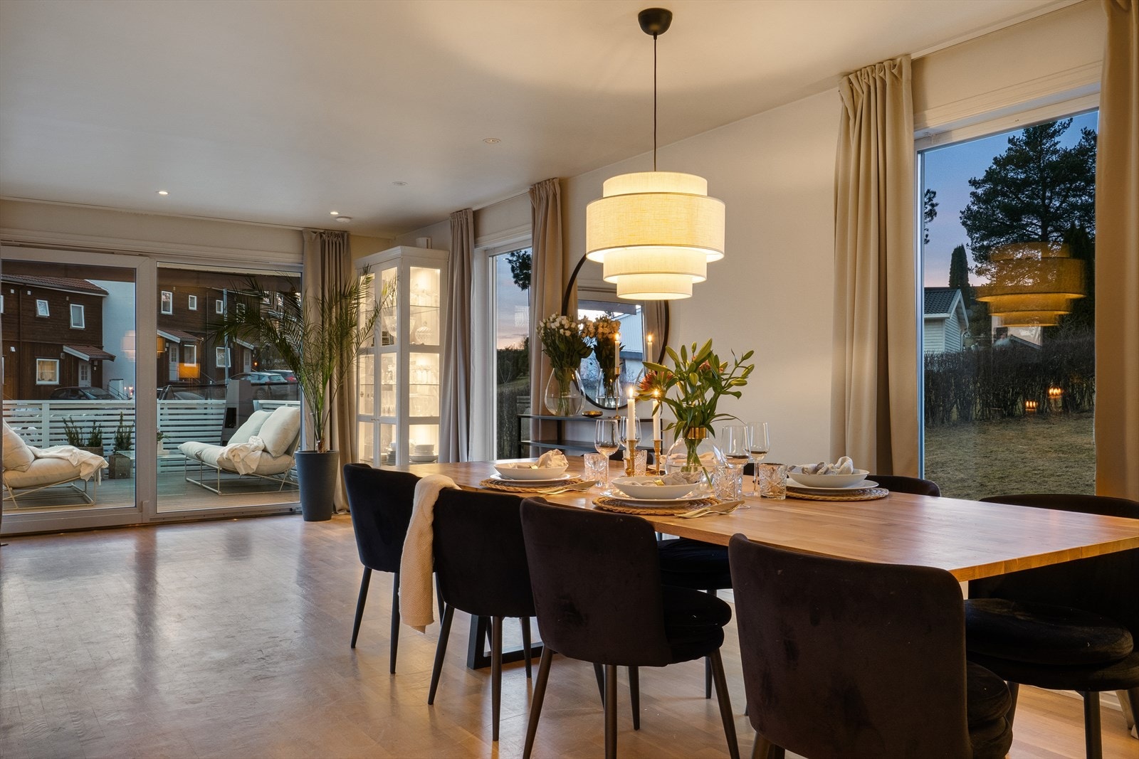 I 2019 ble det montert led-spotter i himling. Galleribilde