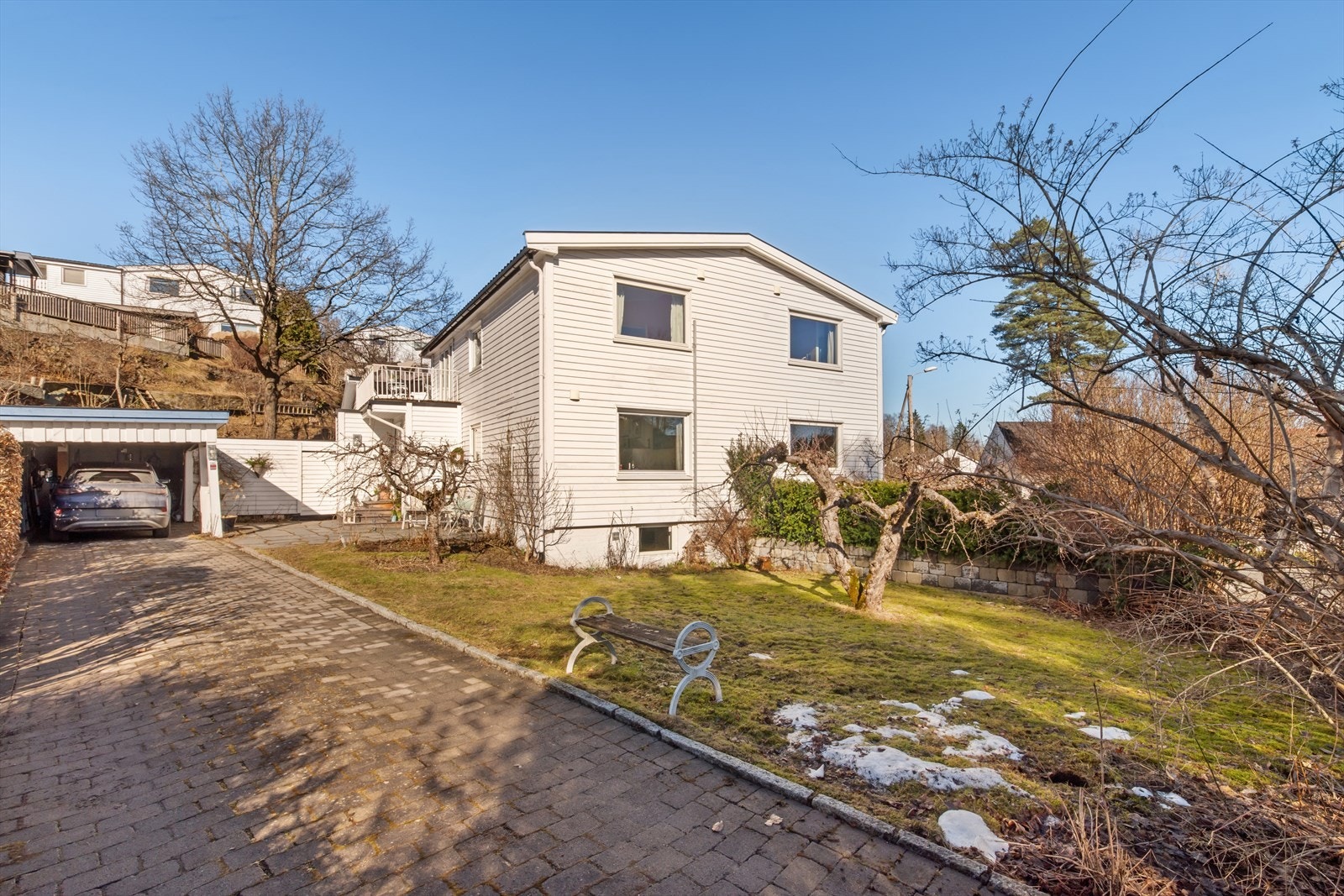 Hyggelig, sydvendt hage Galleribilde