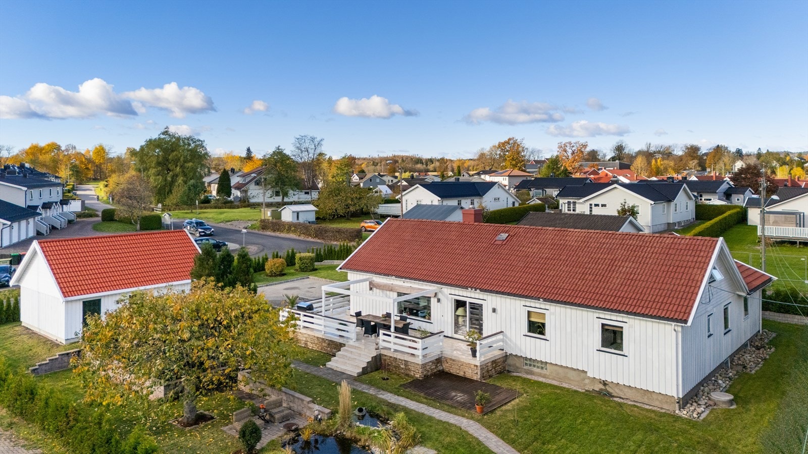Solrik og hyggelig uteplass/terrasse Galleribilde