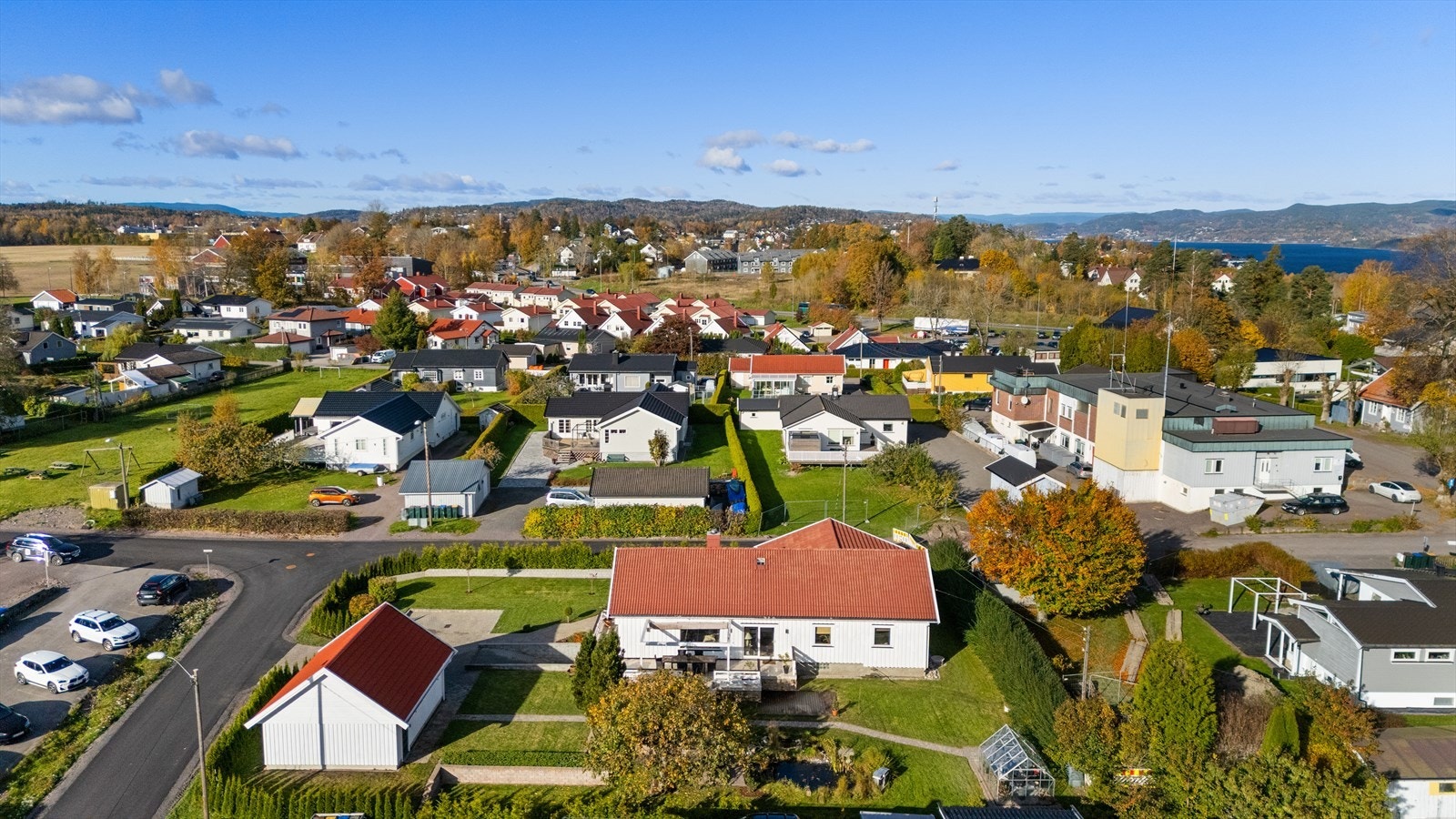 Boligen er beliggende i ett meget barnevennlig område med trygg vei til barneskolen Galleribilde