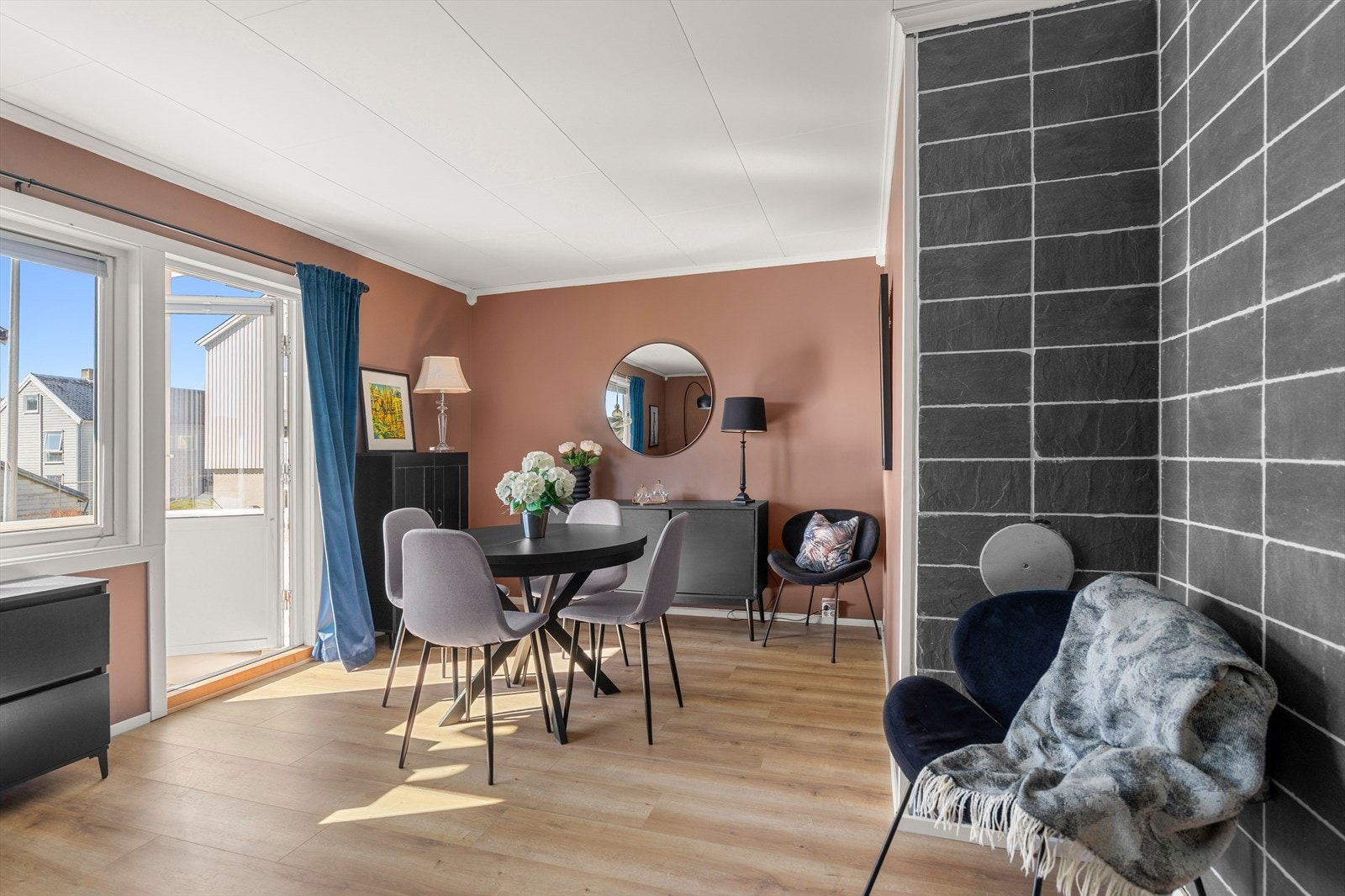 Leiligheten ligger i 1. etasje og fremstår med moderne standard Galleribilde