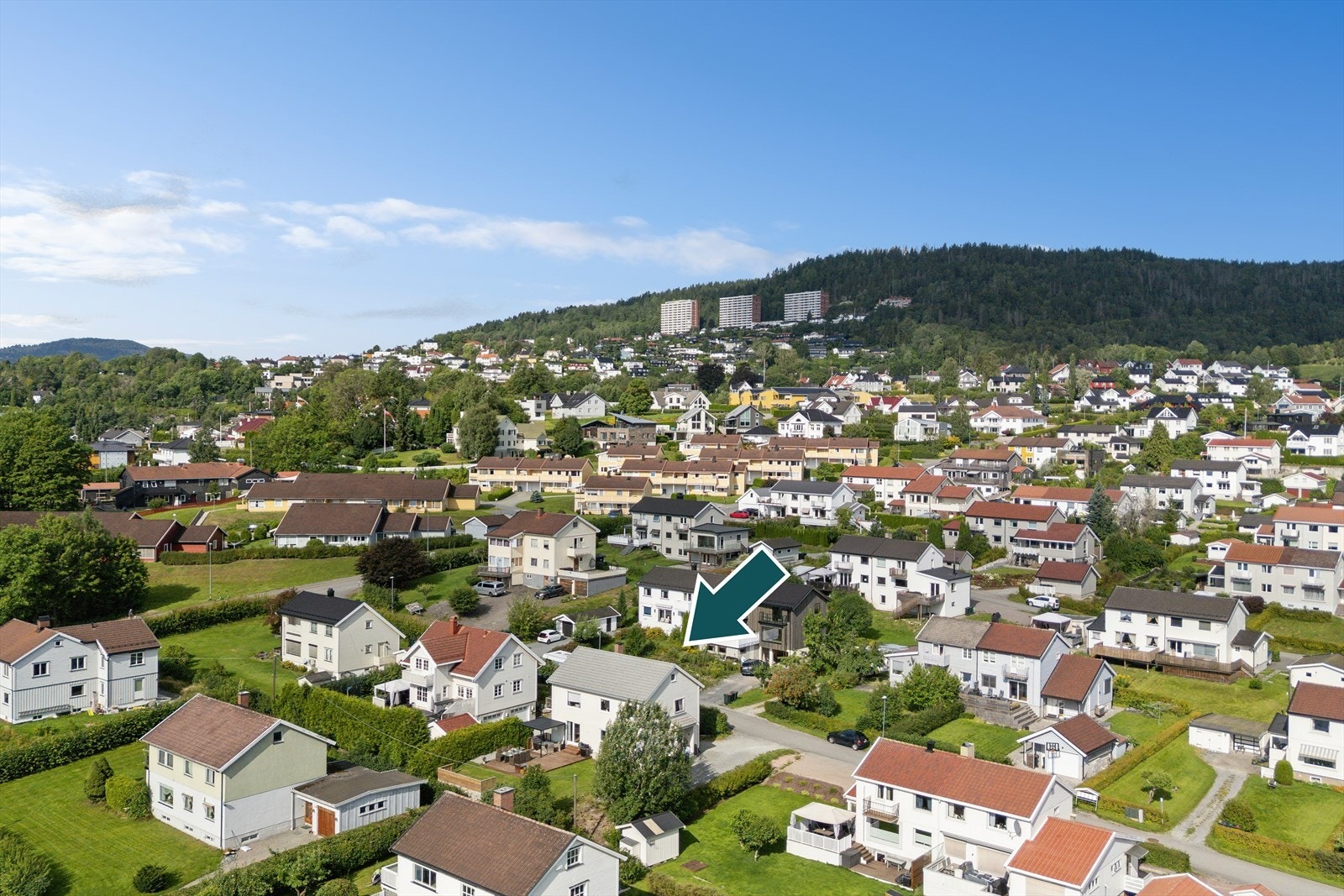 Meget attraktiv og barnevennlig beliggenhet på Nøste i Lier med nærhet til Drammen by. Galleribilde