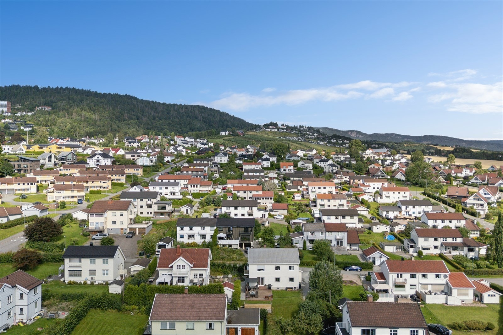 Området består hovedsakelig av eneboliger og andre småhus. Galleribilde