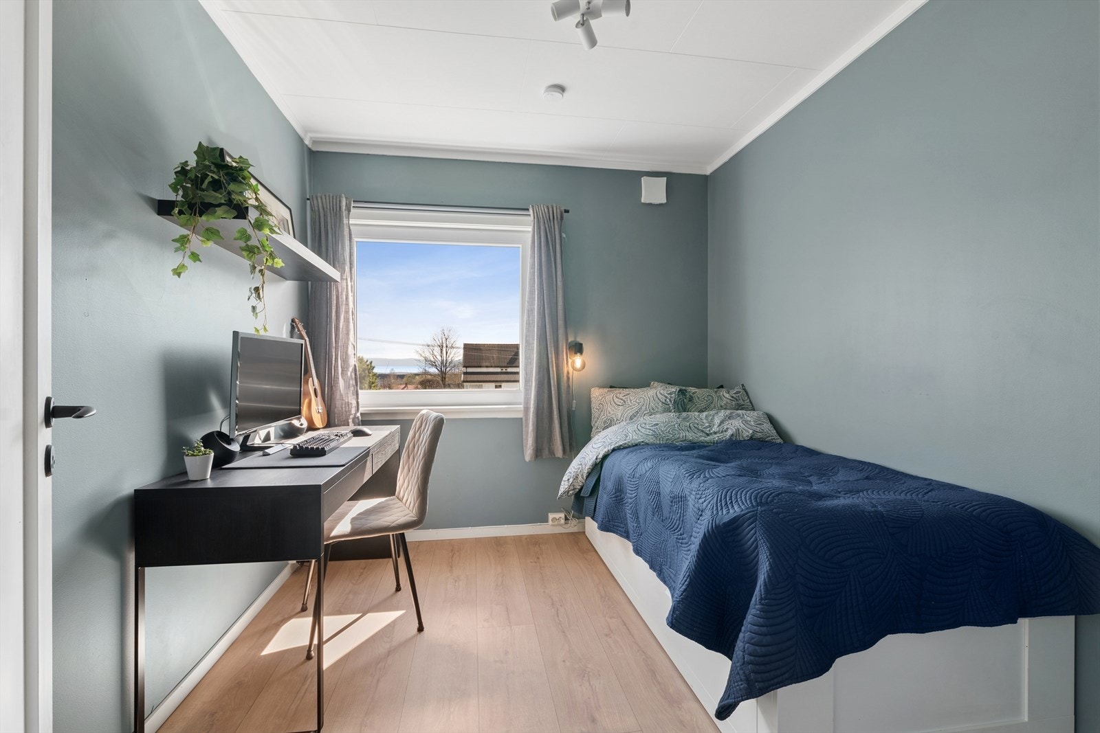 Det andre soverommet egner seg godt som barnerom, gjesterom eller kontor. Galleribilde