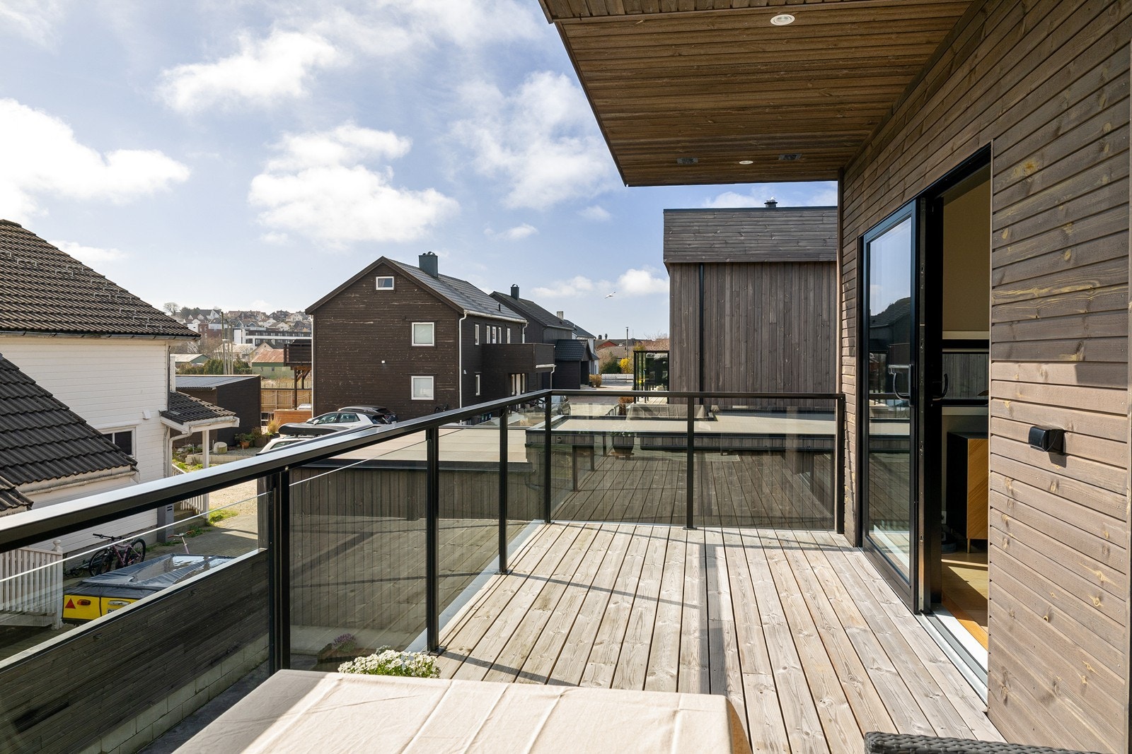 Terrassen ligger mot sørvest og har dermed gode solforhold. Galleribilde