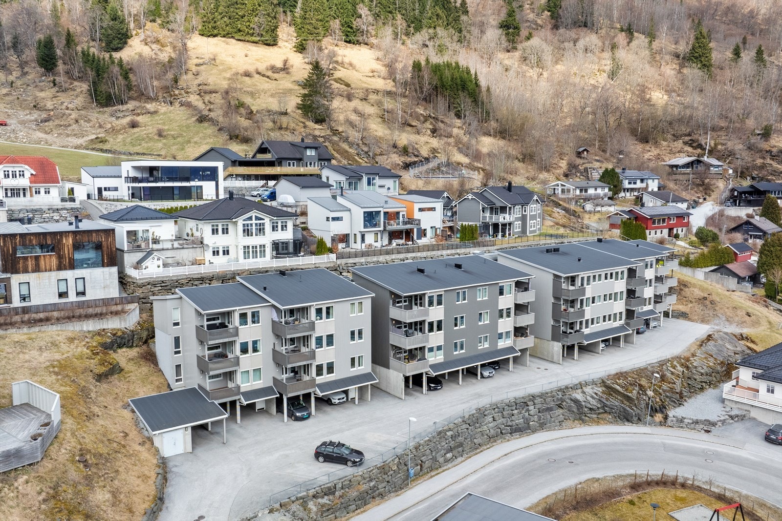 Fine turmoglegheitar i nærleiken med populære Bjedlastølen (609 moh) Nuken (919 moh) og til utsiktspunktet Skjeggen. Galleribilde