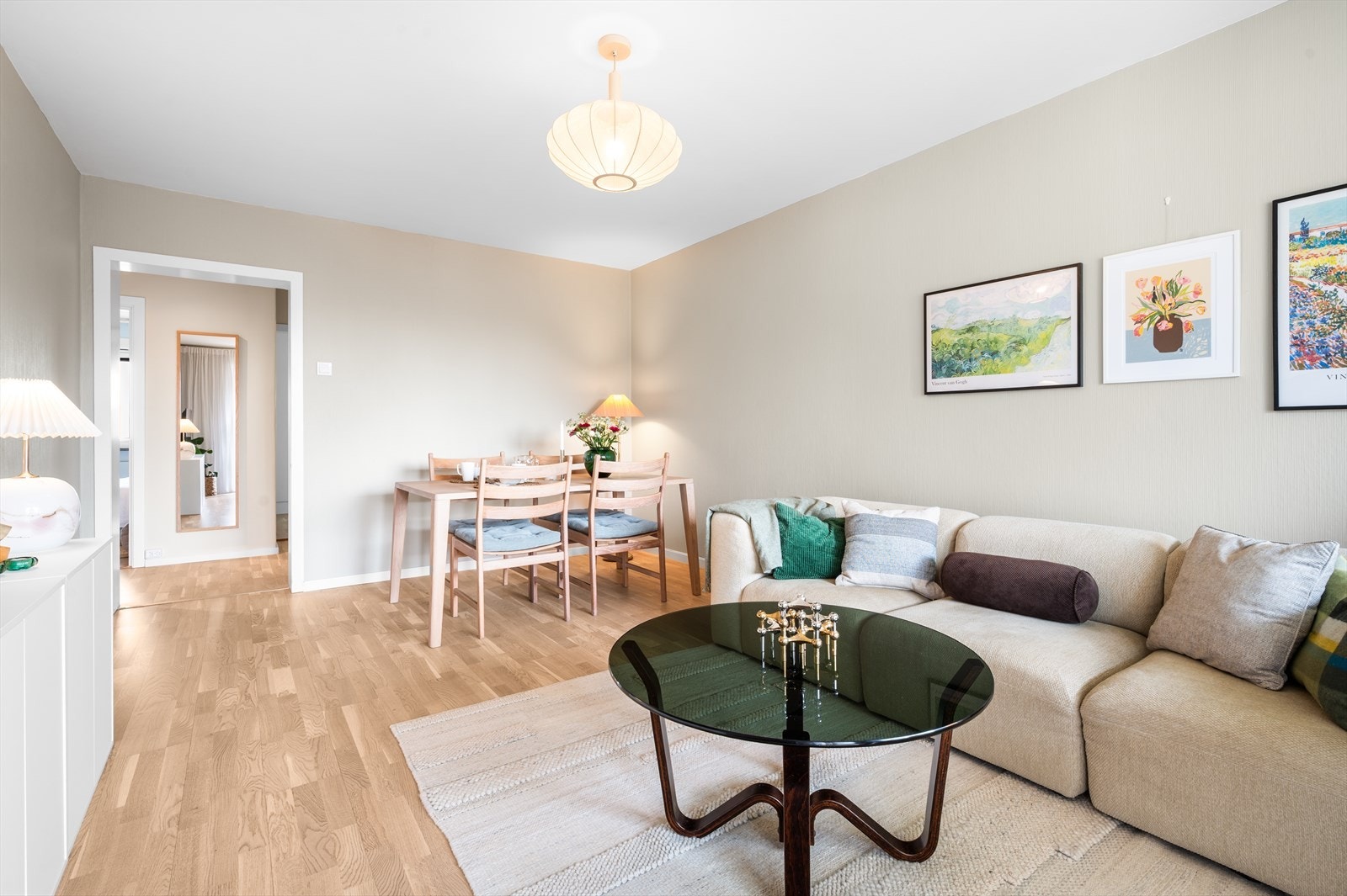 Oppvarming via radiatorer, samt varmtvann, er inkludert i felleskostnadene. Galleribilde