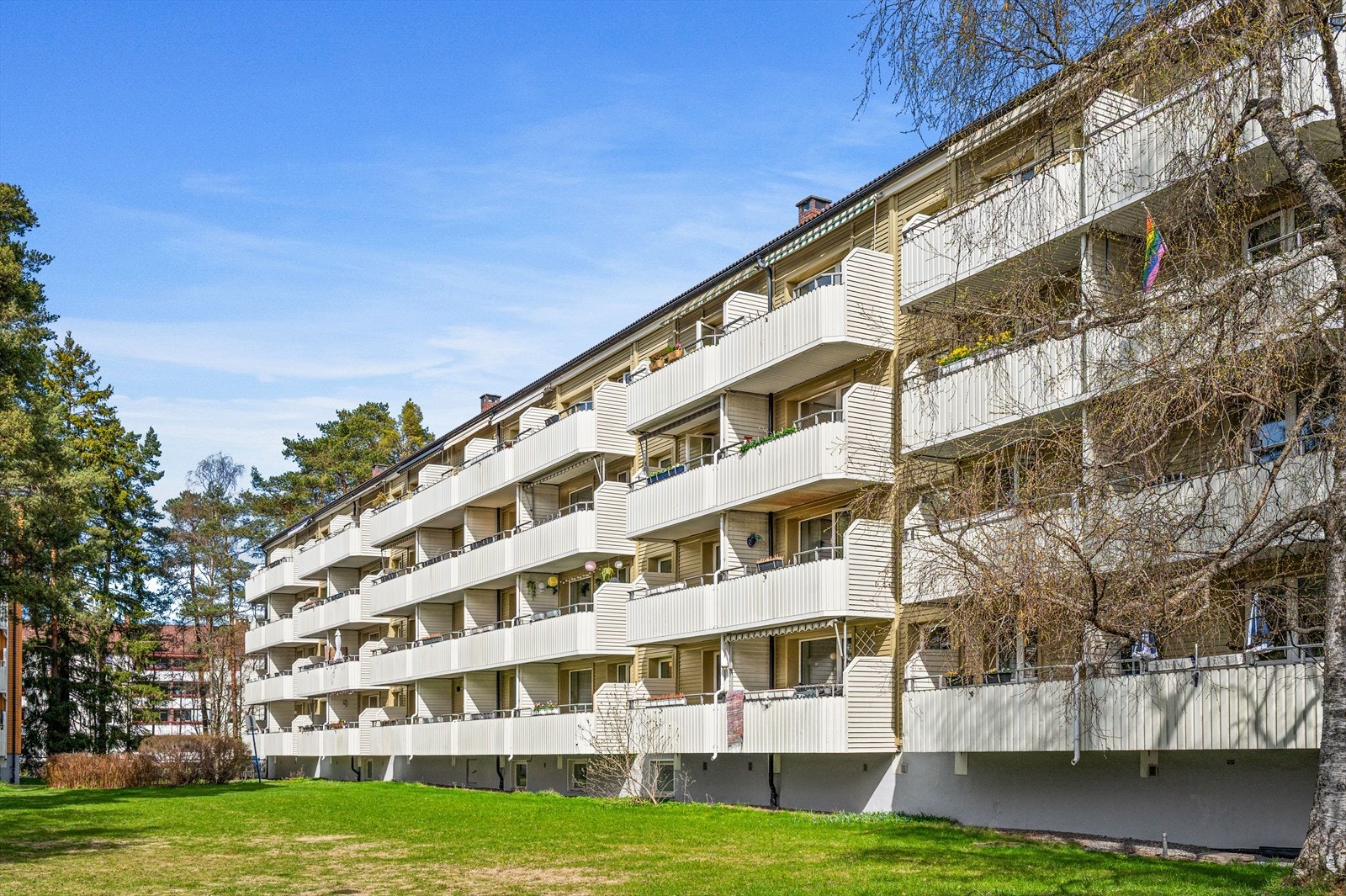 Leiligheten disponerer i tillegg en bod i kjeller på ca. 5 m² og en loftsbod på ca. 5 m². Galleribilde