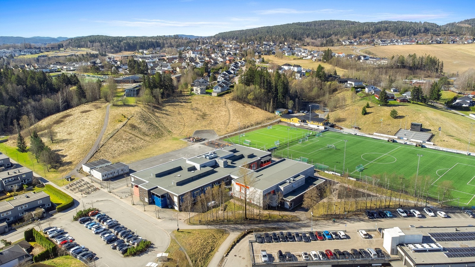 Karisveien ballplass ligger bare et par minutters gange fra boligen. Galleribilde