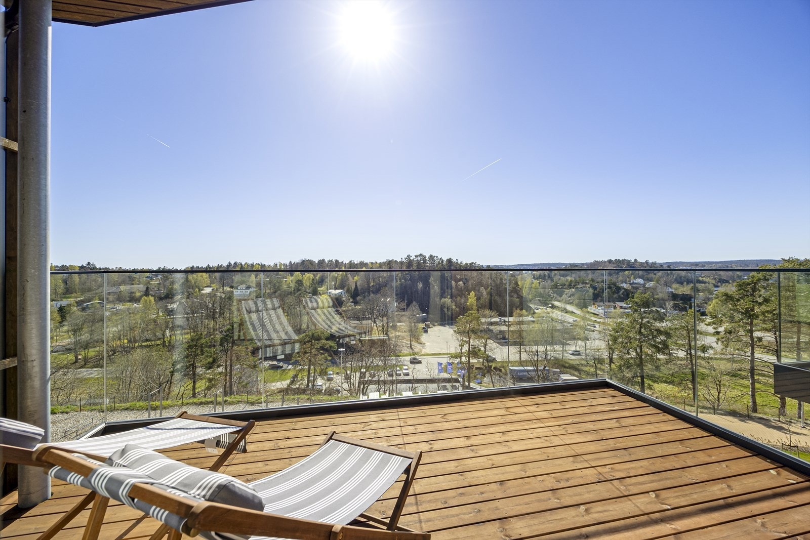 Høyt og frittliggende - Luftig og solrikt med panoramautsikt - Velkommen til His Terrasse. Foto: Hallvard Rimereit. Galleribilde