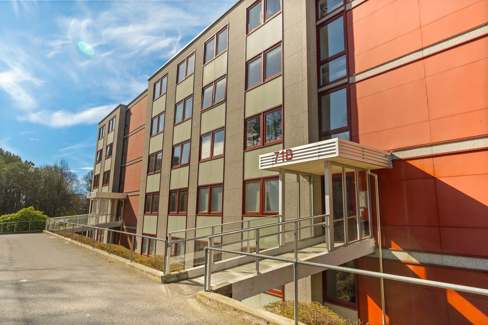 Leiligheten har en fin beliggenhet i 2.etasje. Galleribilde
