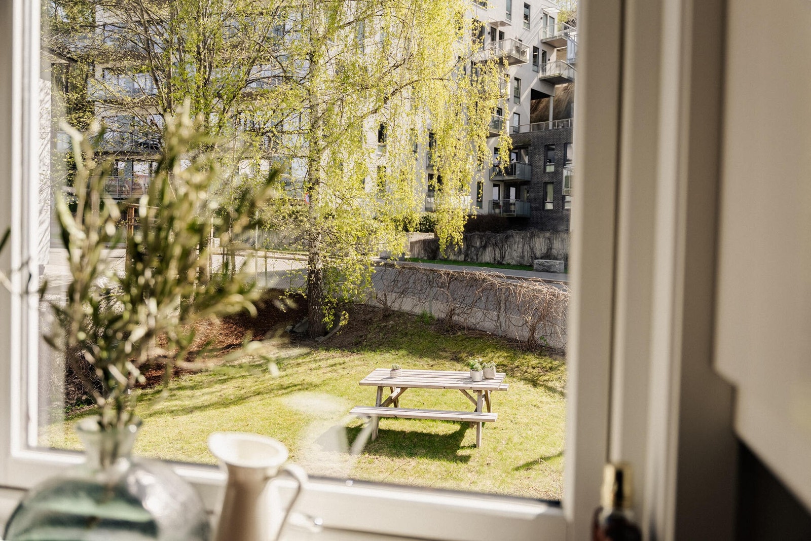 Vinduer mot bakgården gir godt lysinnslipp. Galleribilde