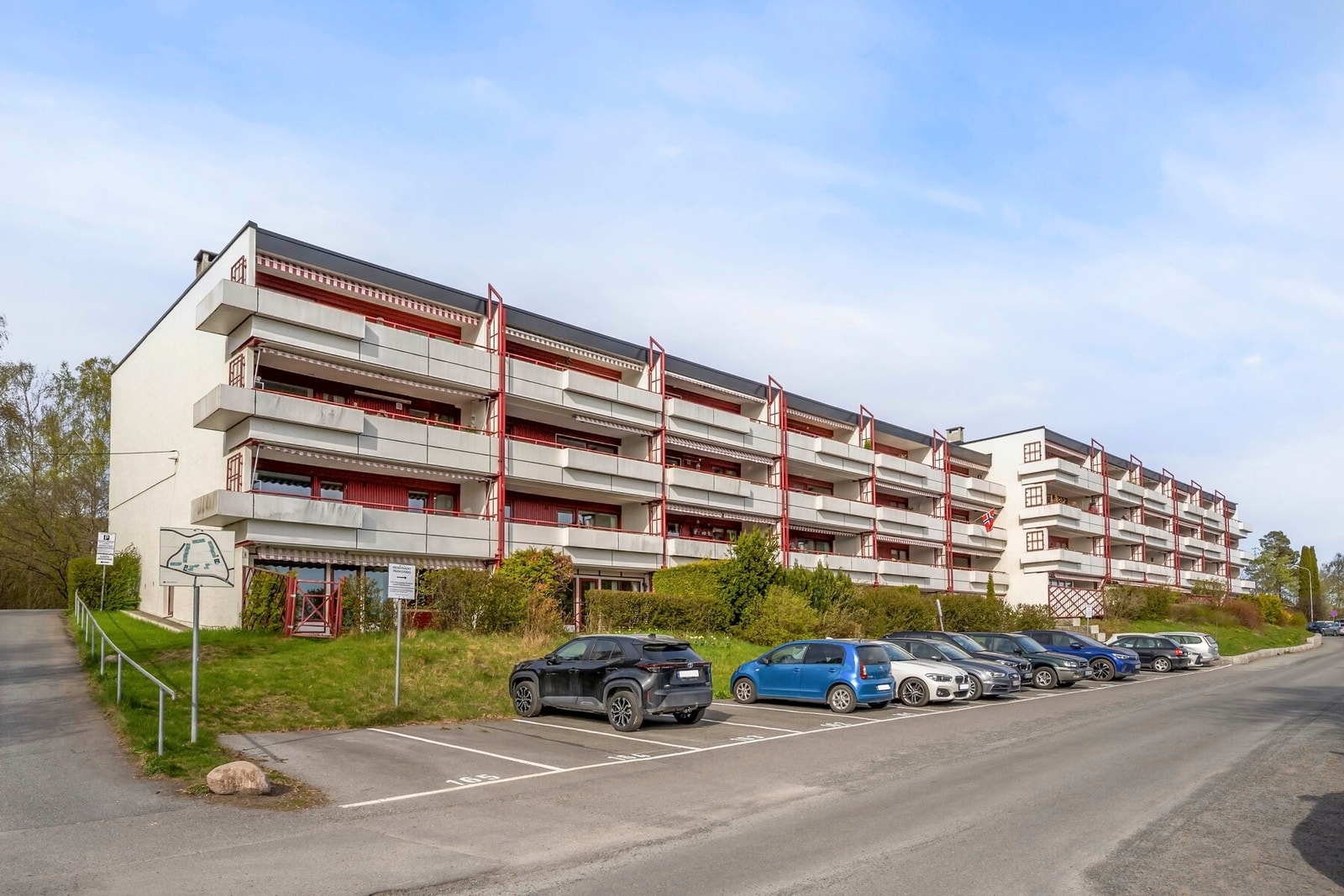 Det er mulighet for leie av parkeringsplass eller garasje etter venteliste. Galleribilde