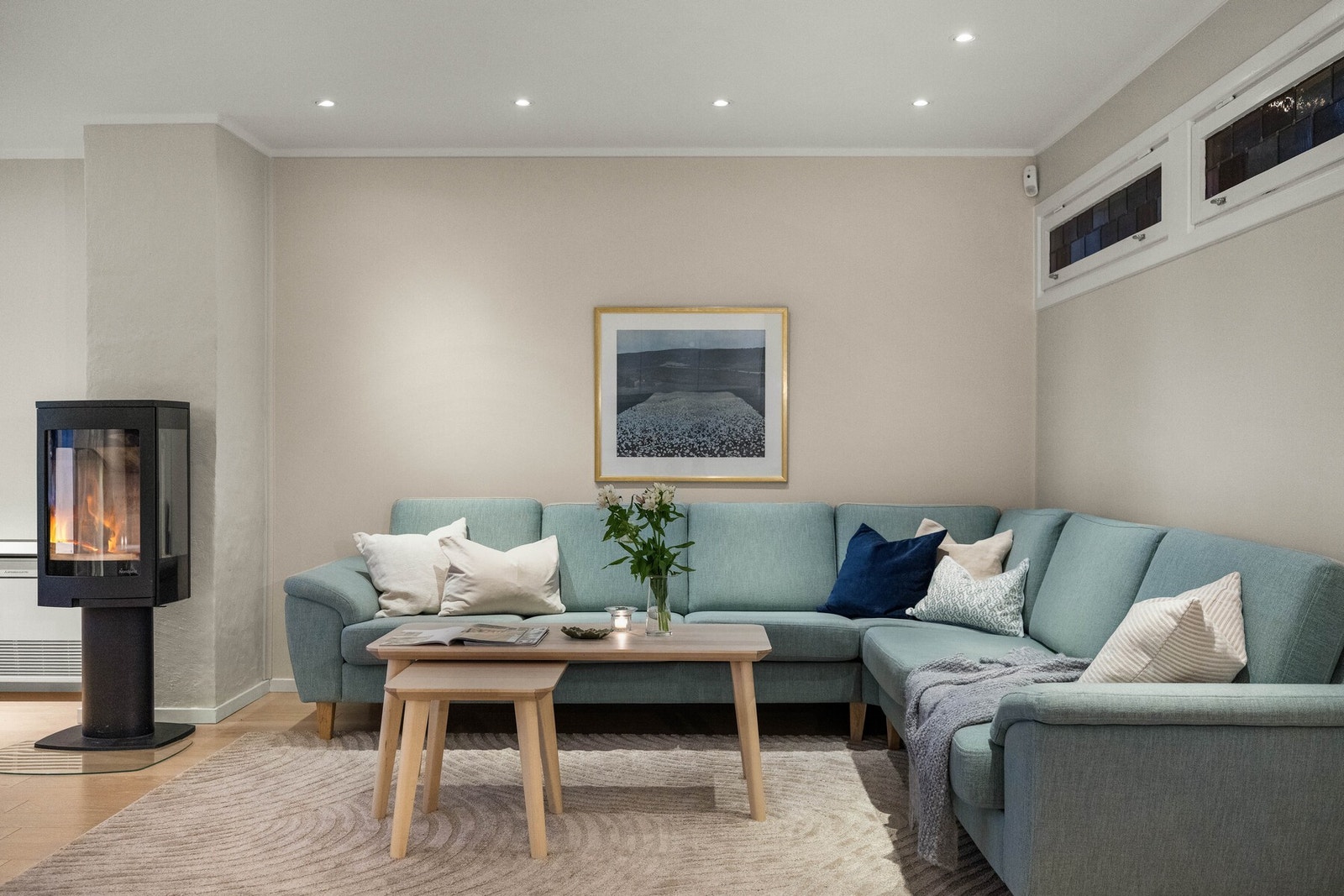 Downlights i himling setter tonen for kvelden. Galleribilde