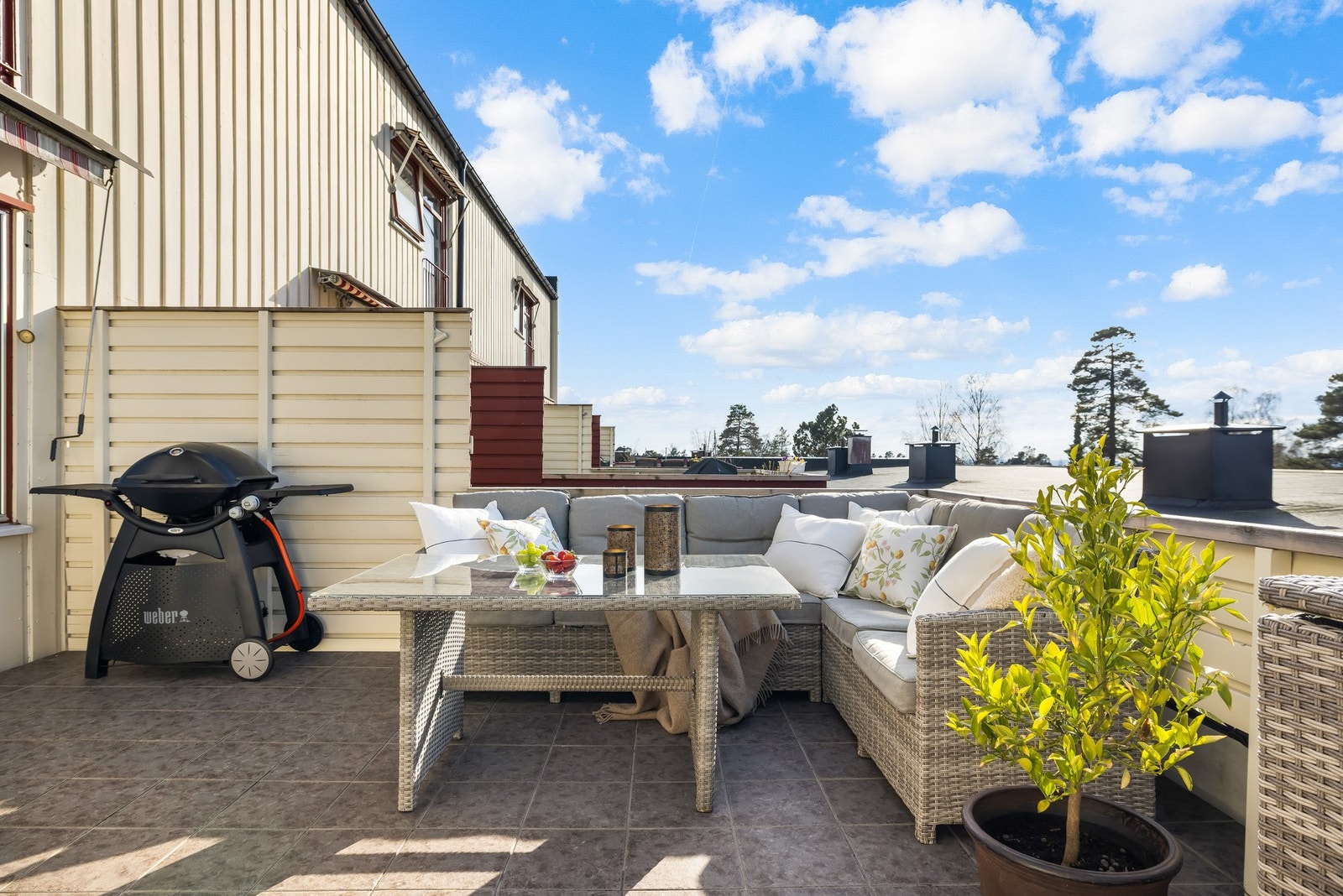 God plass til grill og ønsket møblement. Galleribilde