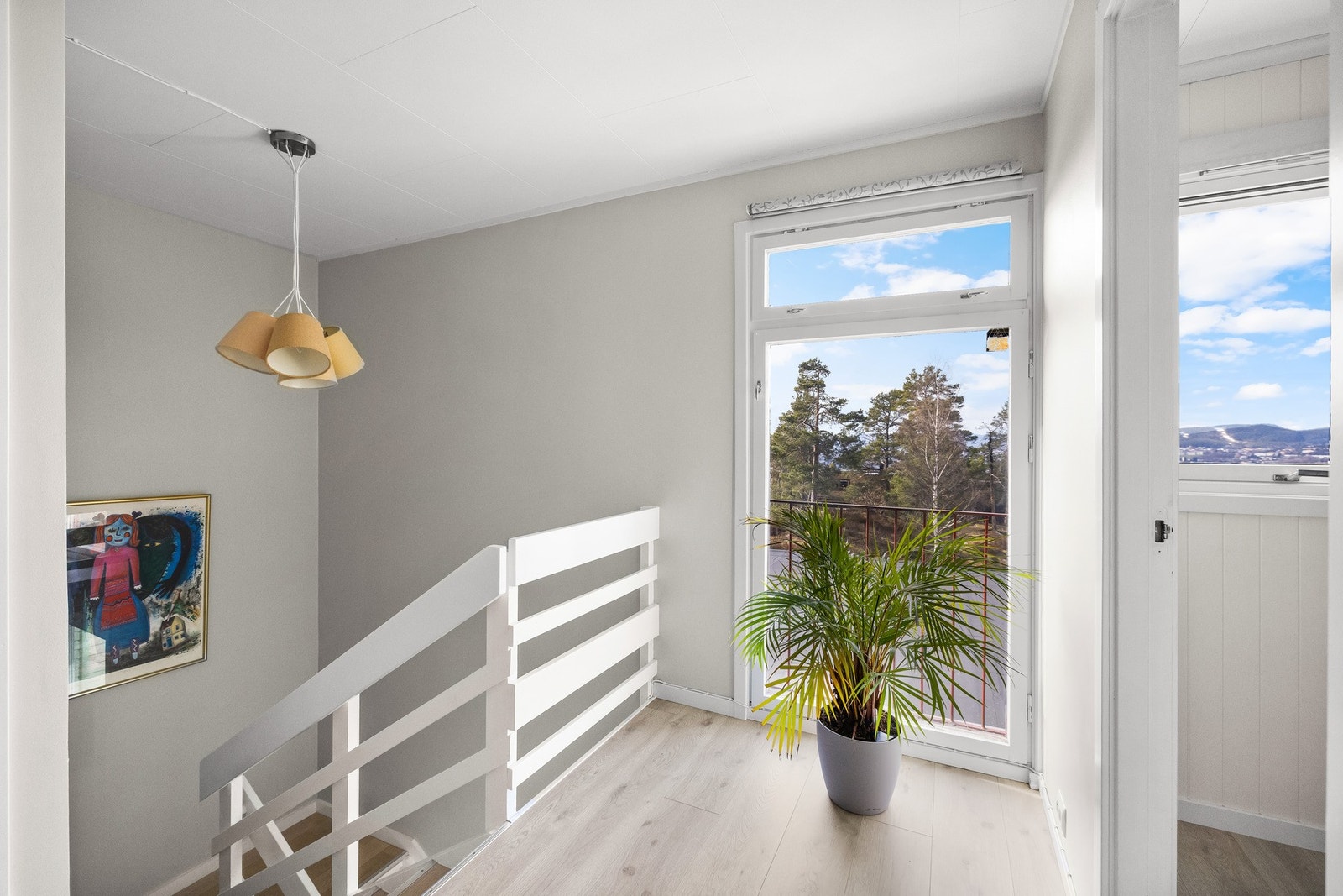 En pen tretrapp fører deg opp til boligens 2. etasje. Galleribilde