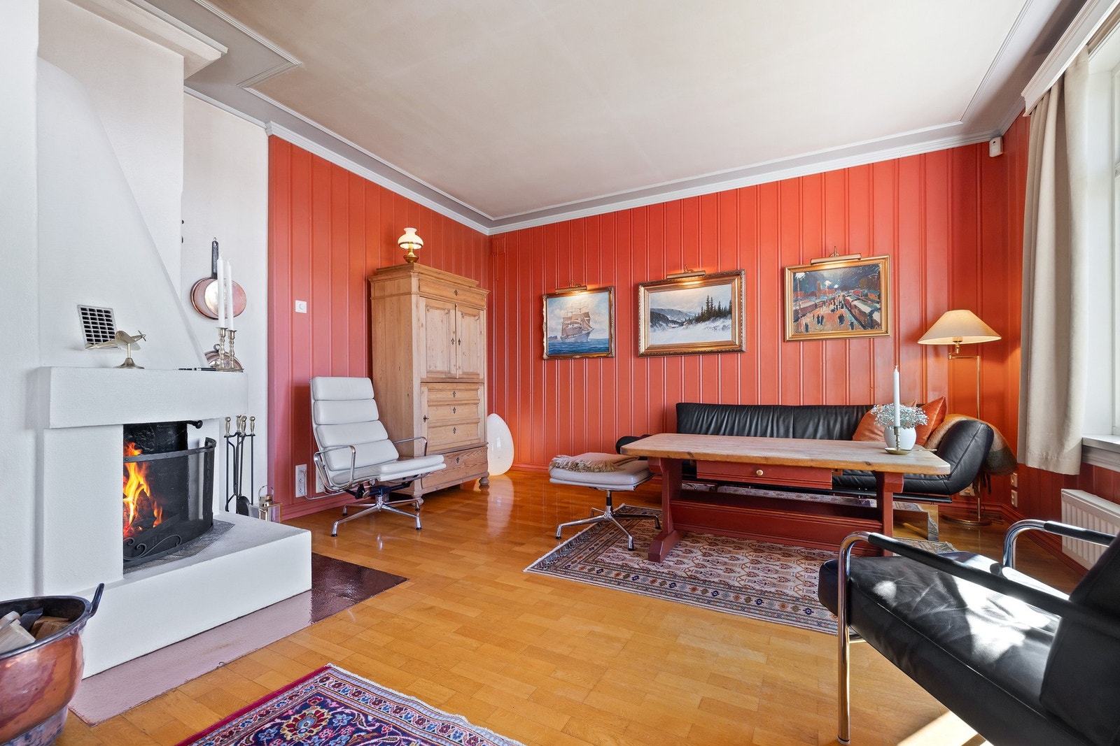 Hyggelig peis som gir god stemning og varme på kalde vinterdager. Galleribilde