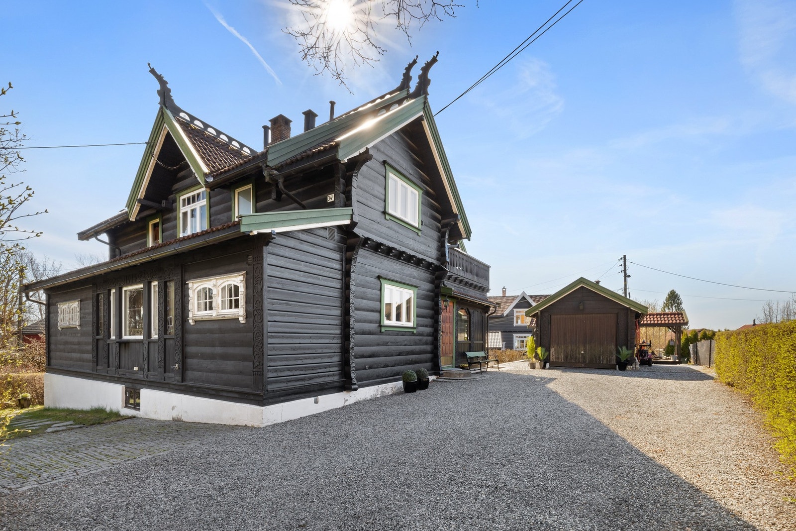 Flott og velholdt tømmervilla. Galleribilde