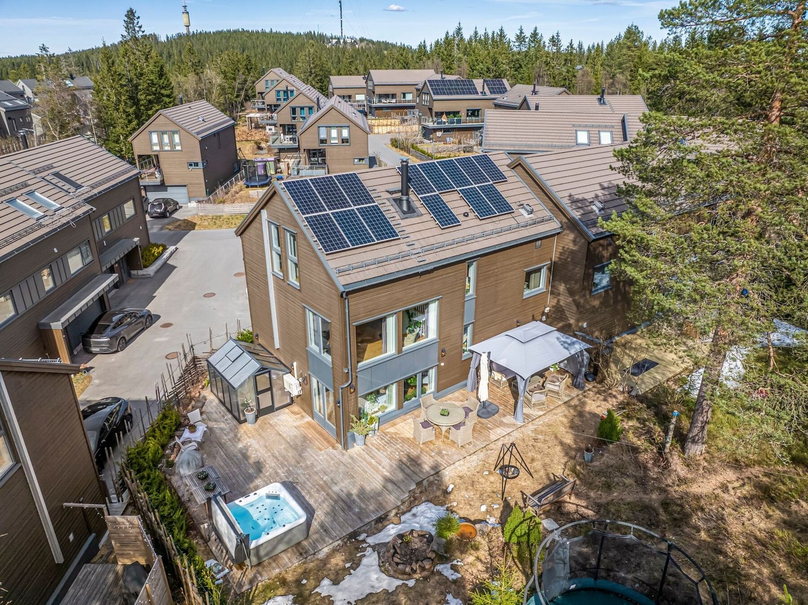 Privatmegleren Park v/Anne Elisabeth Naper har gleden av å presentere Voksenkollveien 35D! Galleribilde