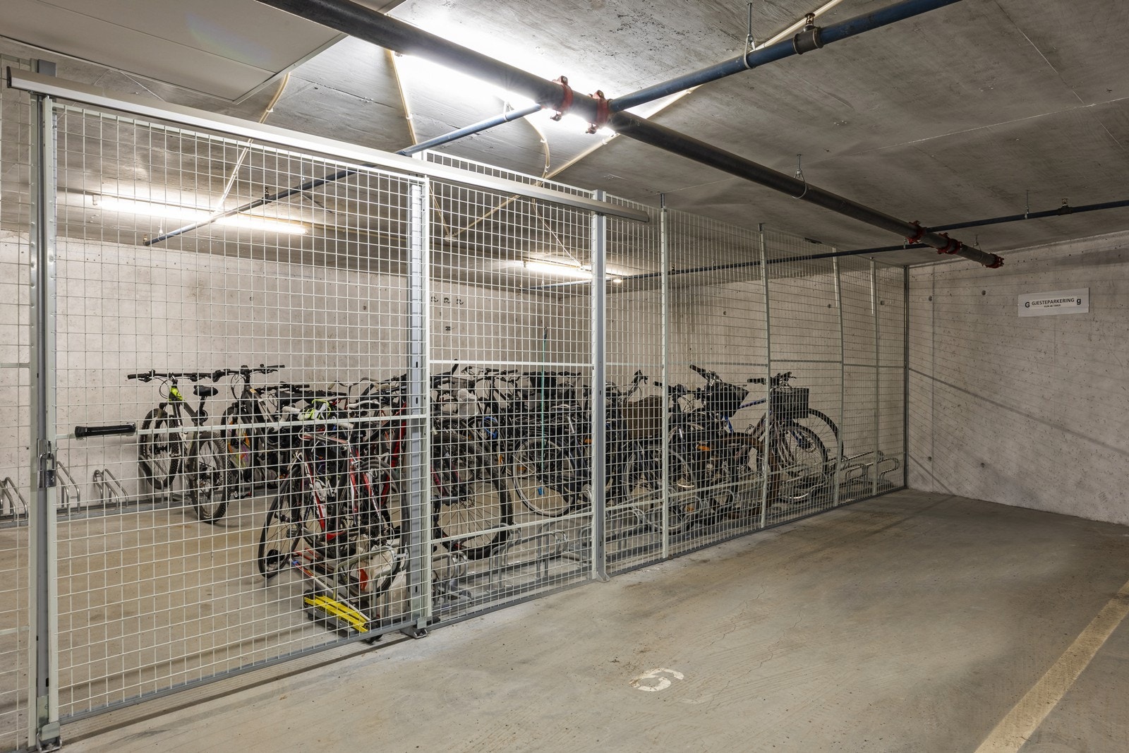 Sameiet har felles, avlåst sykkelbod med to anviste plasser per leilighet. Galleribilde