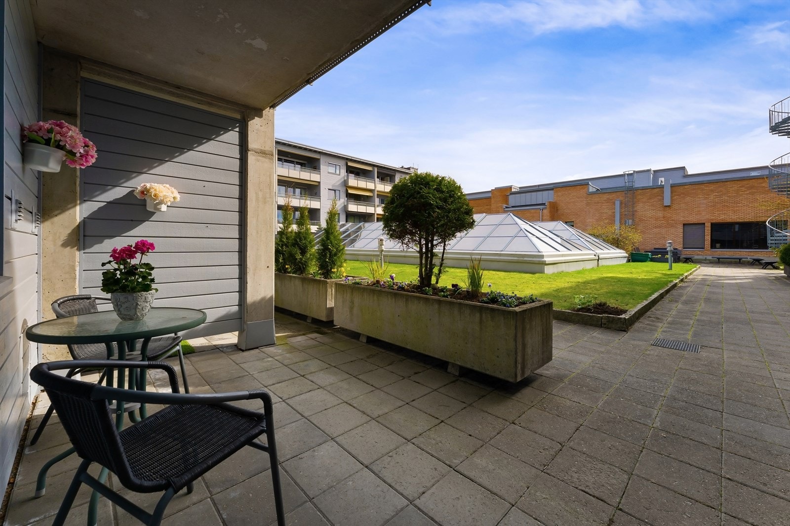 Leiligheten har trappefri adkomst via atriumet. Galleribilde