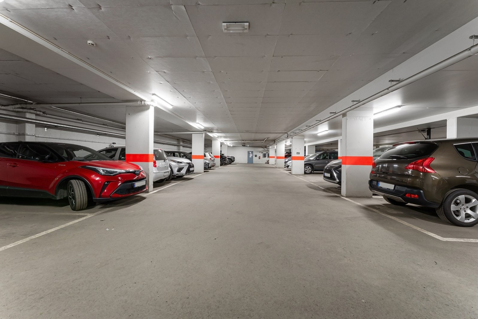 Garasjeplass medfølger i felles, oppvarmet garasjeanlegg. Galleribilde