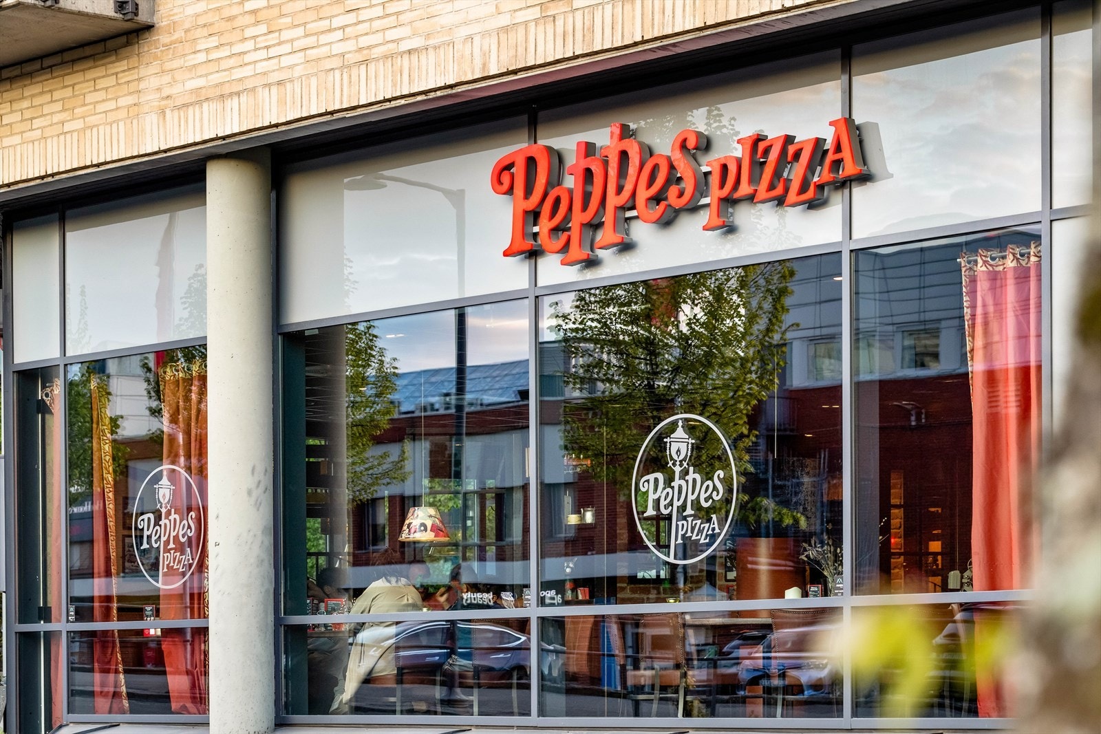 Kort vei til restauranter og takeaway. Galleribilde