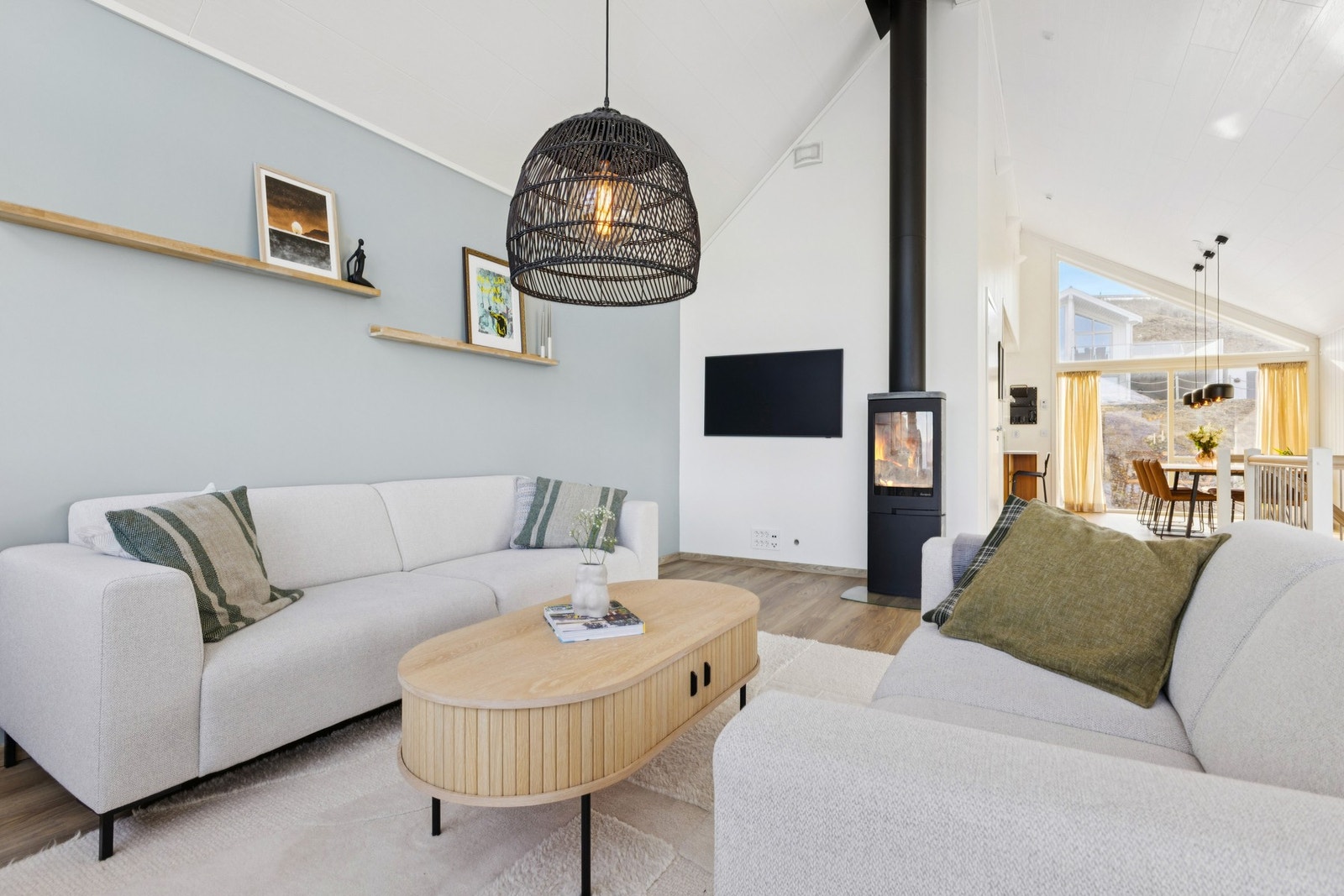 En moderne peisovn gir både hygge og god varme på kalde dager. Galleribilde