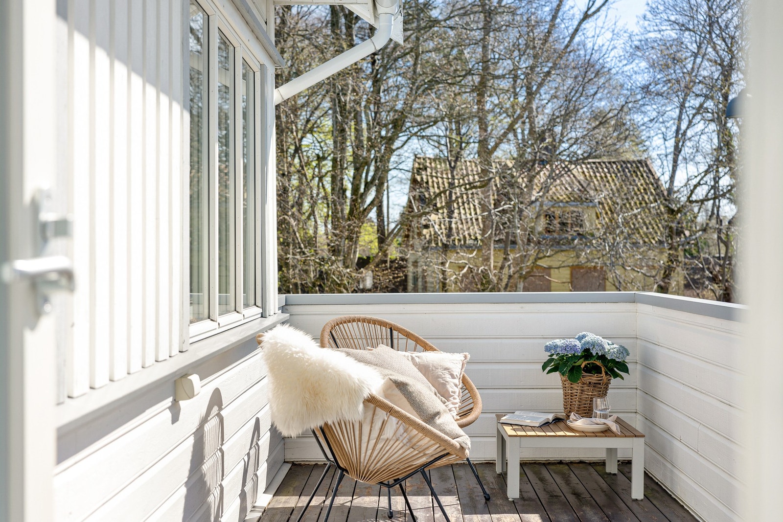Her bor du i et rolig og etablert område, samtidig som du har kort vei til Stavanger sentrum, kaféer, dagligvarebutikker og flotte turområder rundt Mosvannet og Stokkavatnet. Galleribilde