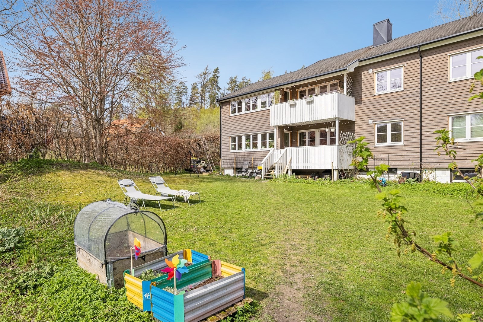 Uteområdet egner seg godt til både lek og opphold! Galleribilde