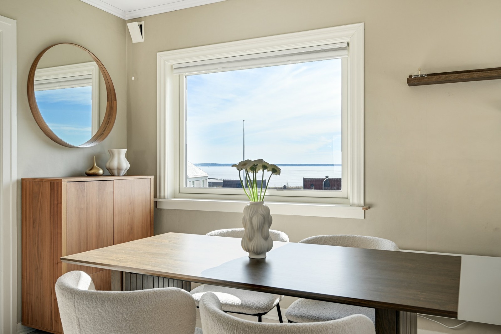 God plass i stua for langbord/spisestue Galleribilde