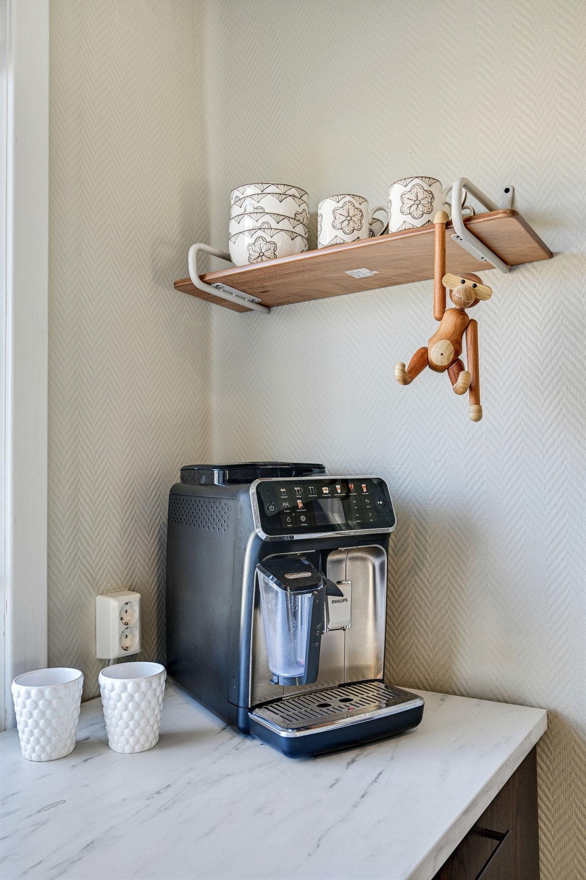 God plass for kaffemaskin og danske "apekatter".... Galleribilde
