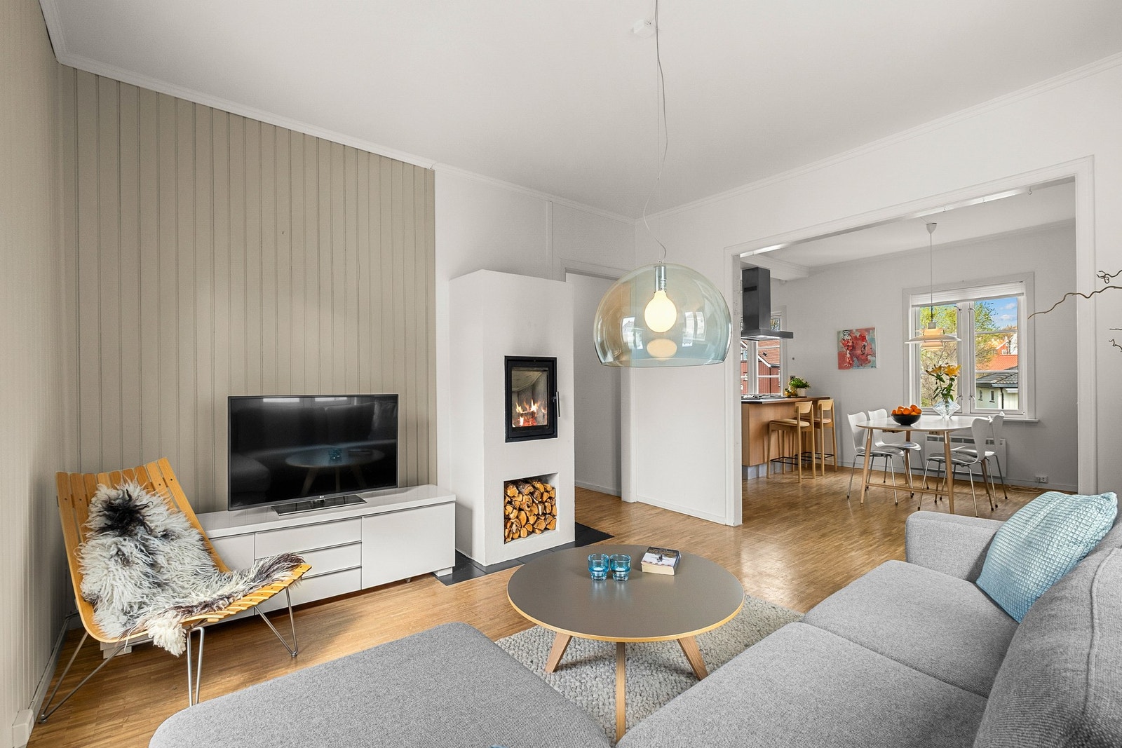 Huset er stort, lyst og åpent, med en planløsning som er særdeles funksjonell. Galleribilde