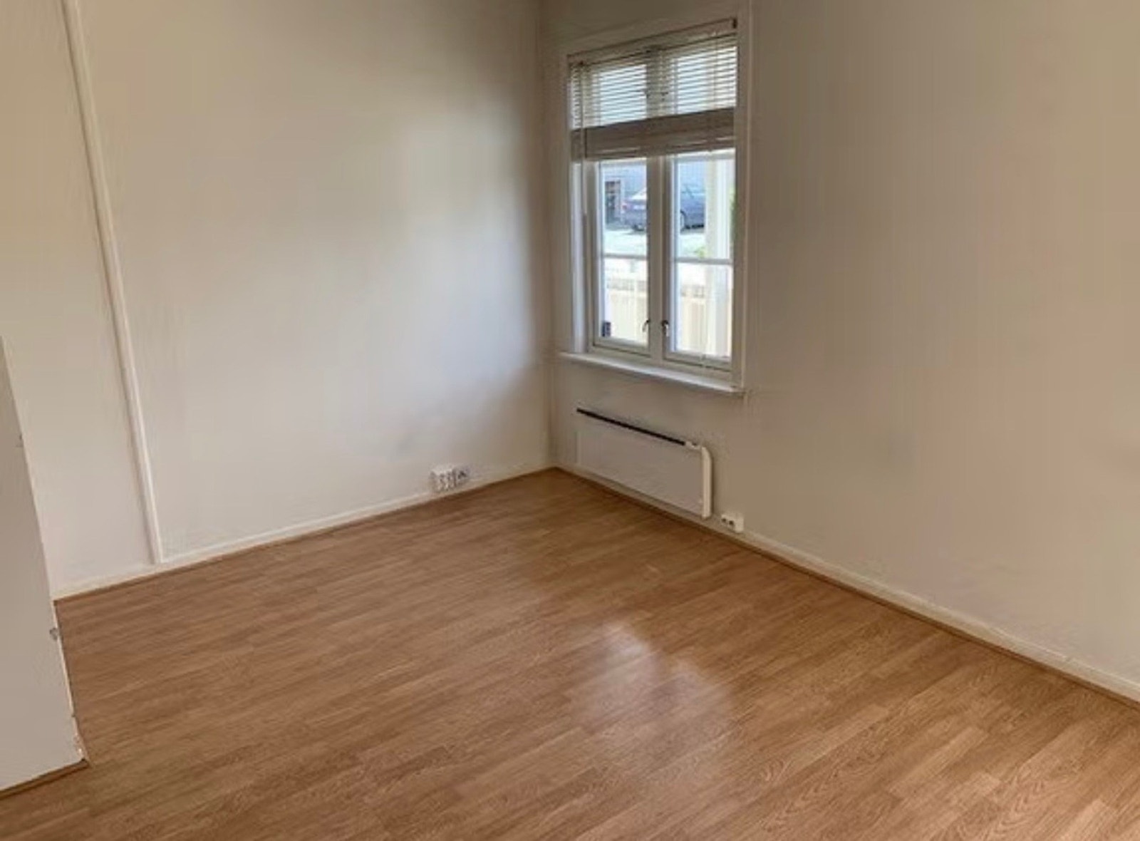 Stue i utleiedel. Leieinntekt på kr.12.000,- per mnd. per i dag. Galleribilde