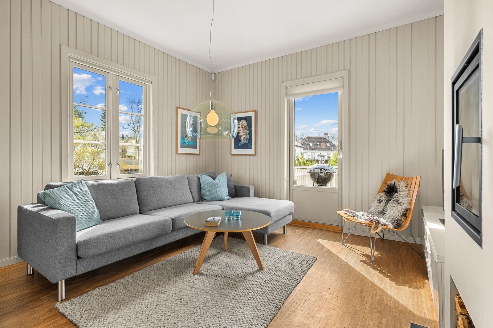 Fra stuen er det direkte utgang til boligens flotte terrasse. Galleribilde