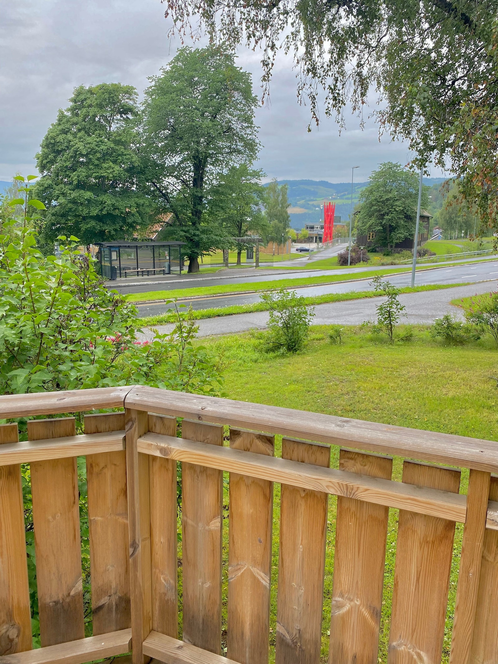 HiL og busstopp rettutenfor Galleribilde