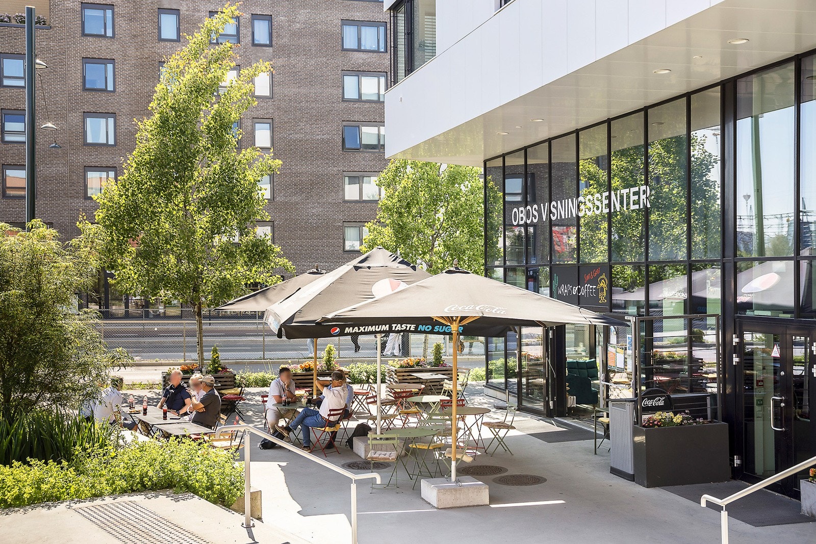 Ulven Torg med blant annet kafeen Wraps and Coffee. Galleribilde