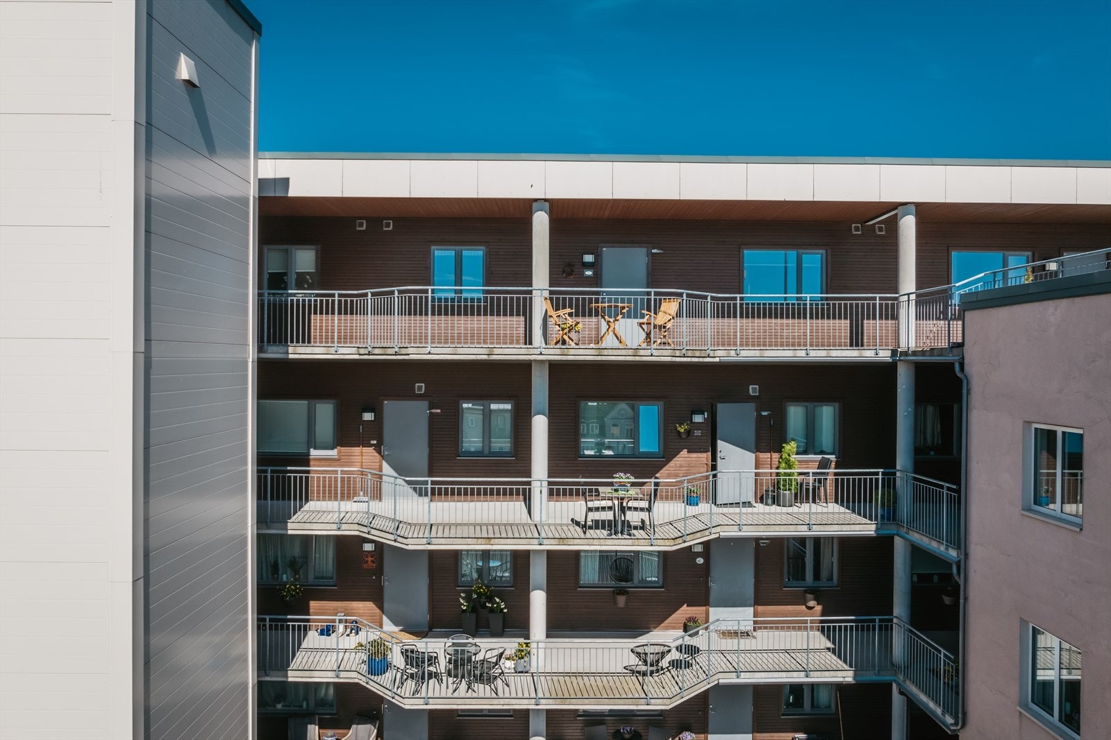 Du har uteplasser på begge sider av leiligheten, samt felles takterrasse Galleribilde