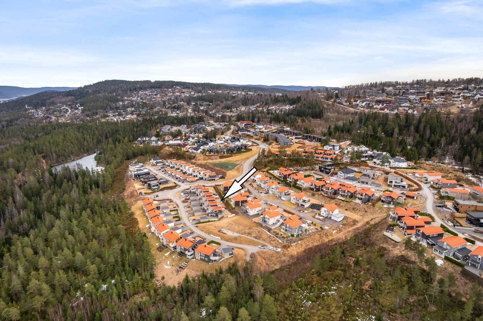 Boligen er beliggende i et populært område på Hallermoen vest Galleribilde